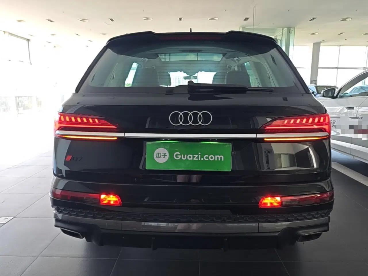 Audi Q7 2024 55 TFSI quattro S line Sport model — миниатюра 5