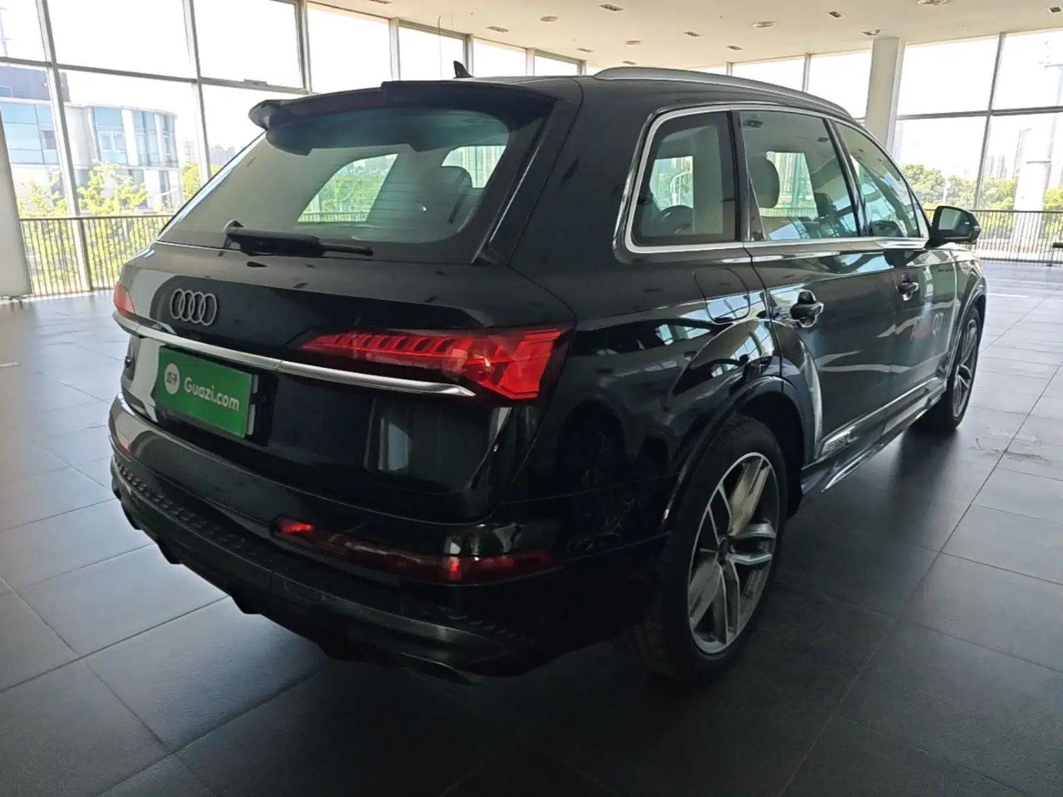 Audi Q7 2024 55 TFSI quattro S line Sport model — миниатюра 6