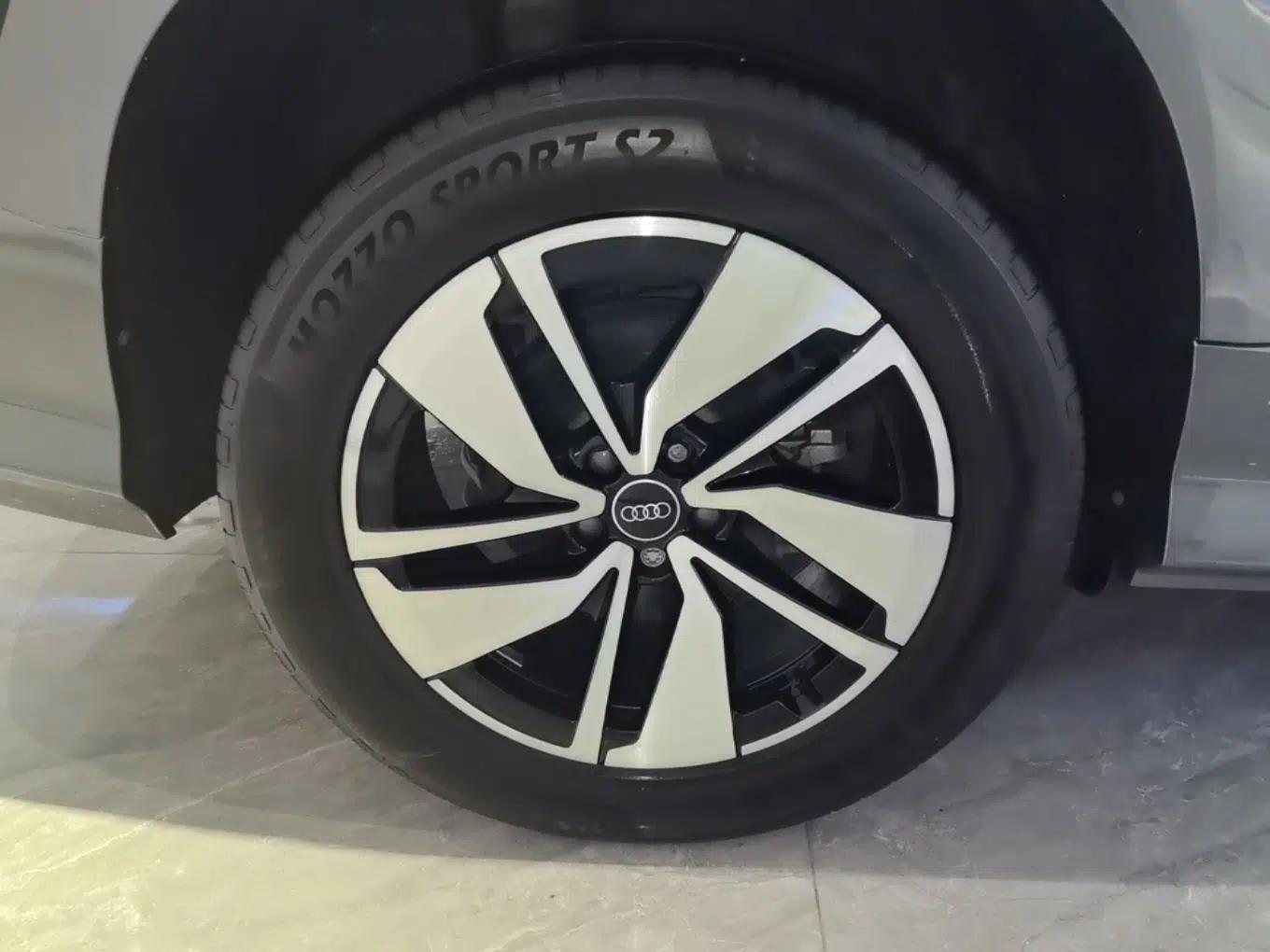 Audi Q6 2024 40 TFSI quattro Guanyun Edition Yulin Package 7 Seats — миниатюра 16