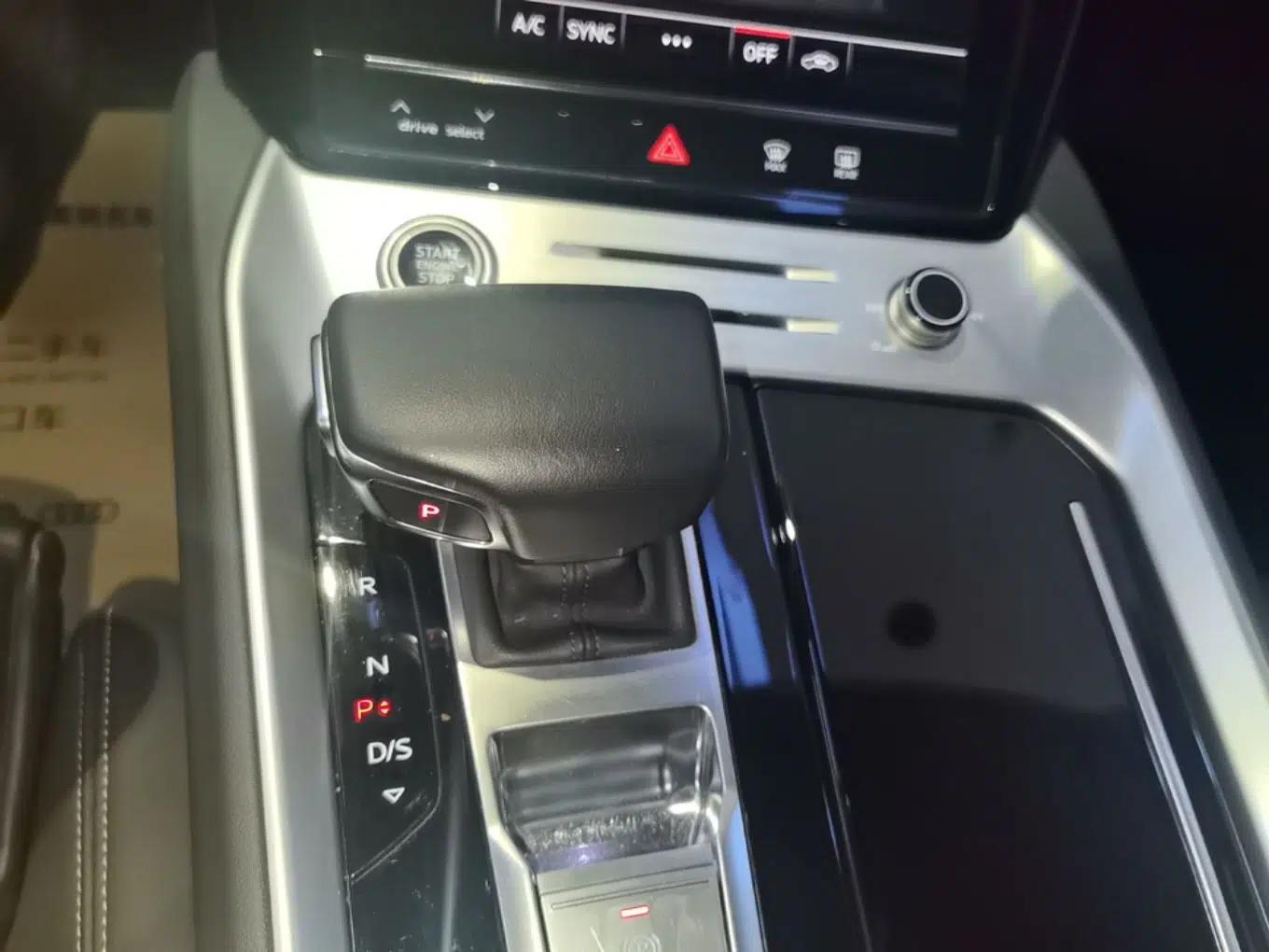Audi Q6 2024 40 TFSI quattro Guanyun Edition Yulin Package 7 Seats — миниатюра 21