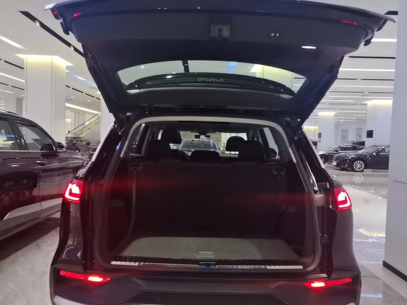Audi Q6 2024 40 TFSI quattro Guanyun Edition Yulin Package 7 Seats — миниатюра 27