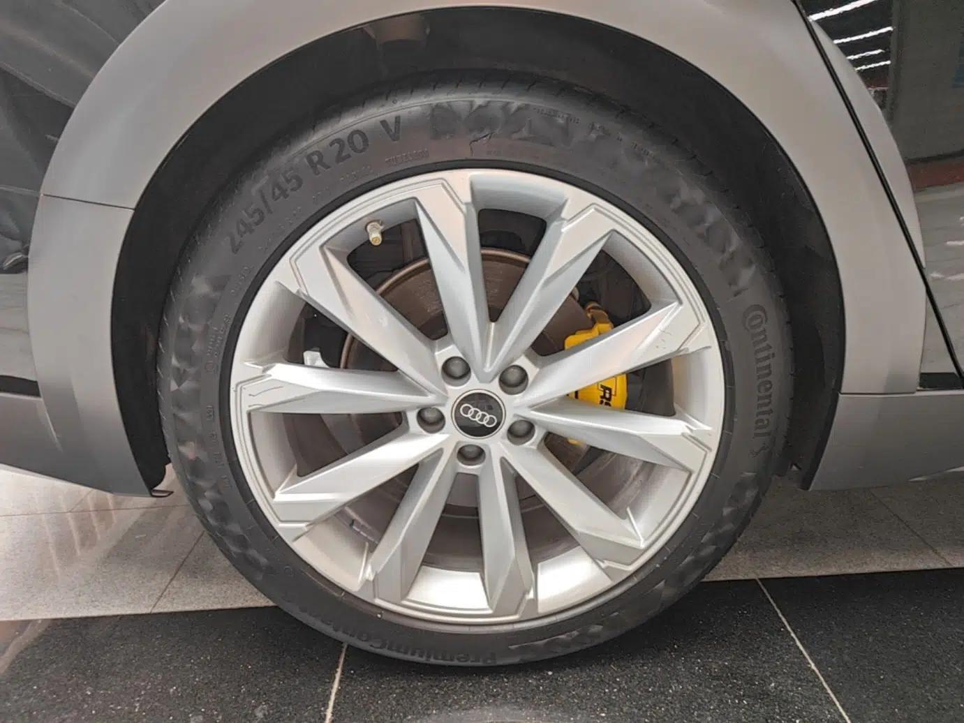 Audi A6 2022 allroad quattro Explorer 55 TFSI Prestige Off-Road Model — миниатюра 11
