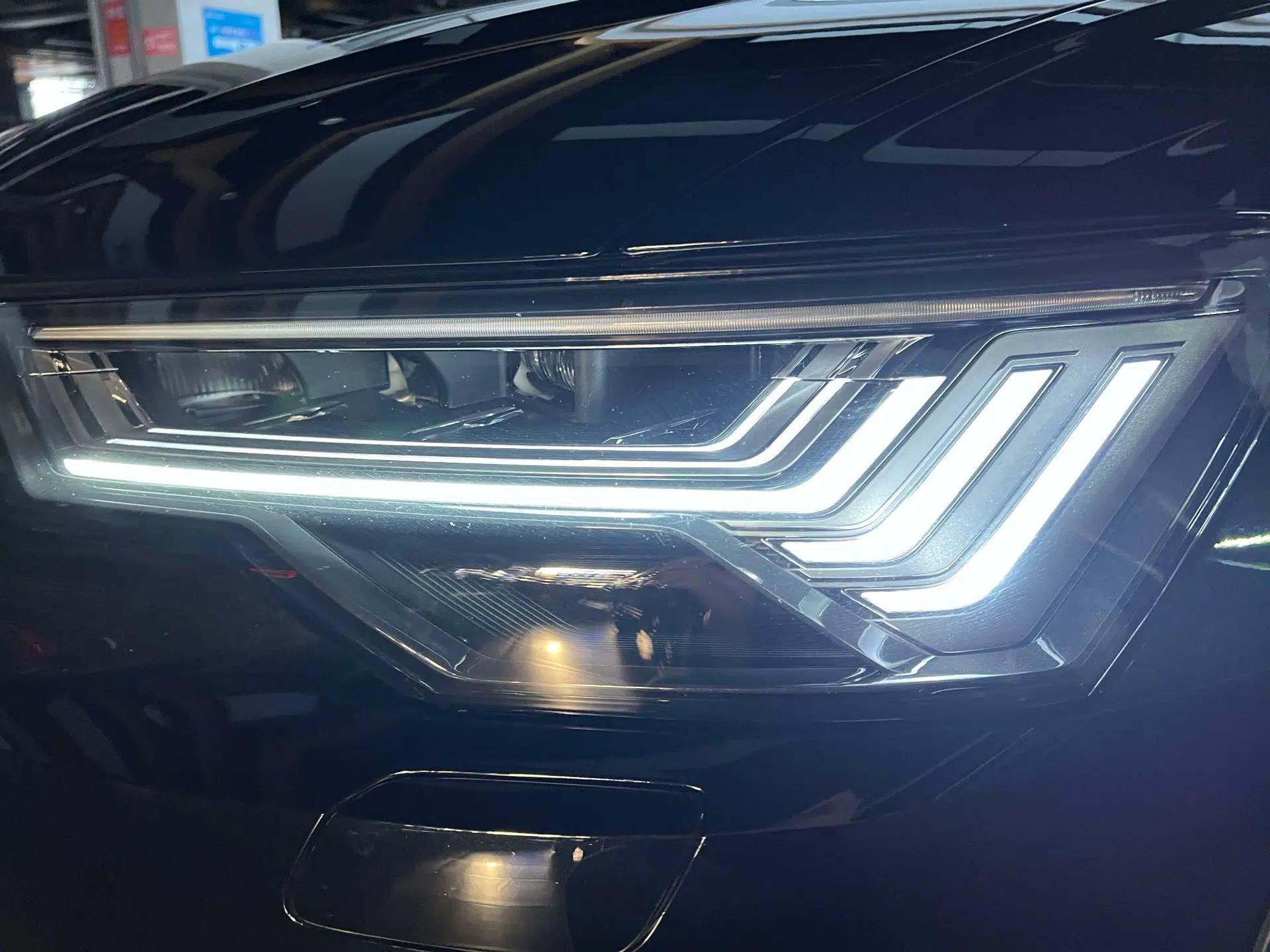Audi A6 2022 allroad quattro Explorer 55 TFSI Prestige Off-Road Model — миниатюра 18