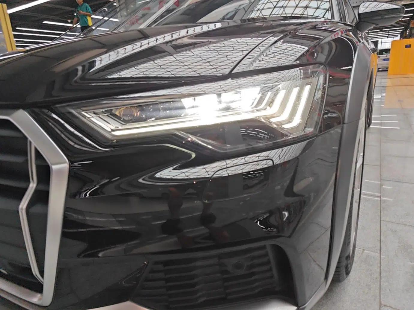 Audi A6 2022 allroad quattro Explorer 55 TFSI Prestige Off-Road Model — миниатюра 8