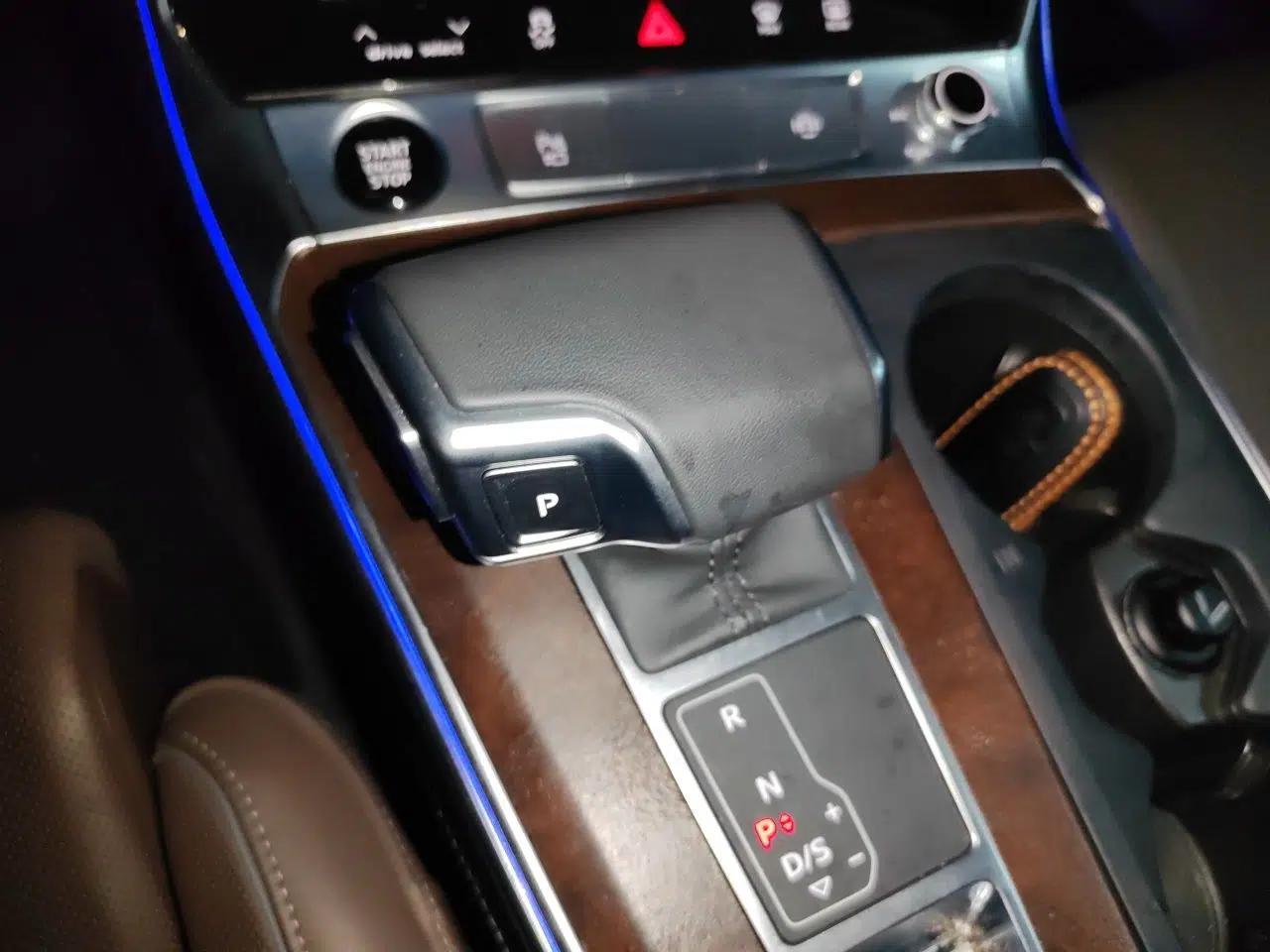 Audi A6 2022 allroad quattro Explorer 55 TFSI Prestige Off-Road Model — миниатюра 14