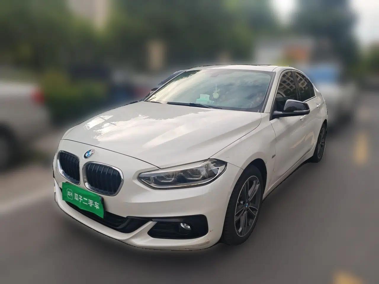 BMW 1 Series 2018 118i Sport Edition — миниатюра 1
