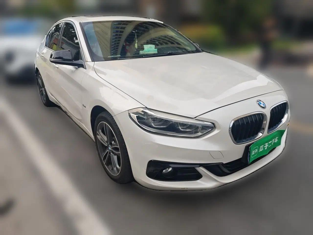 BMW 1 Series 2018 118i Sport Edition — миниатюра 3