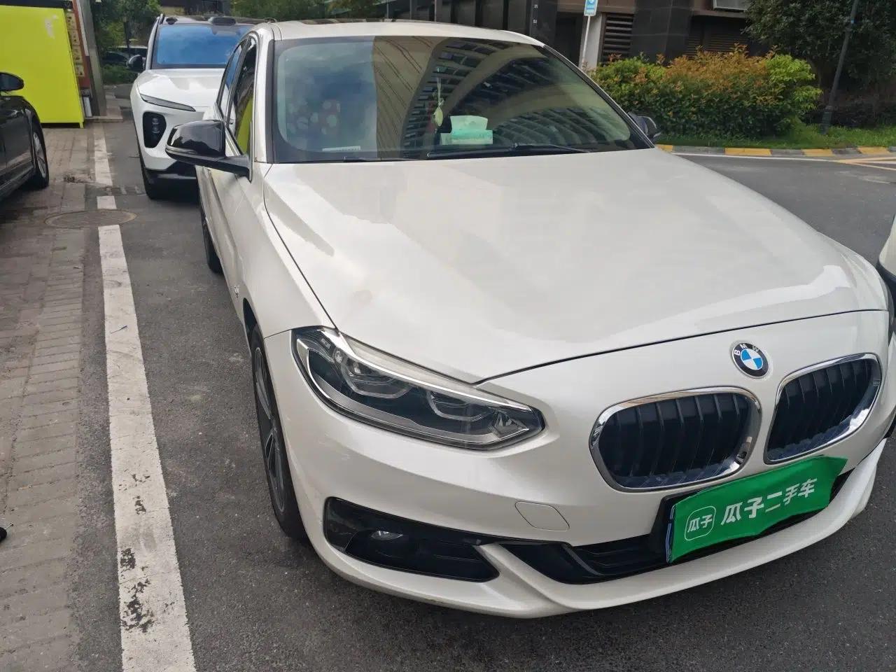 BMW 1 Series 2018 118i Sport Edition — миниатюра 7