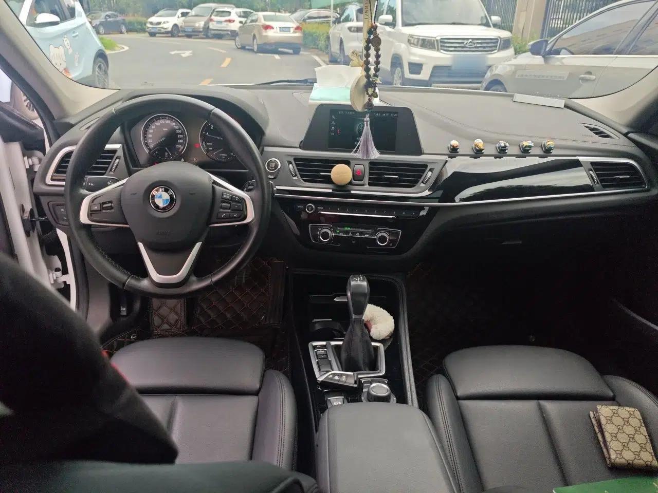 BMW 1 Series 2018 118i Sport Edition — миниатюра 9