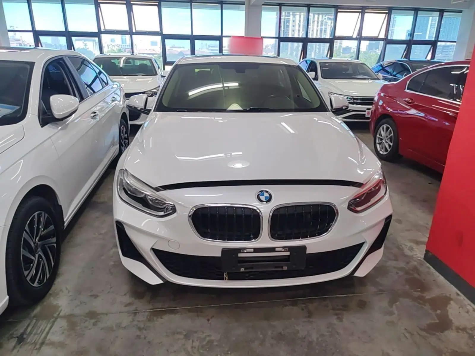 BMW 1 Series 2019 120i Leading Model M Sport Package — миниатюра 2