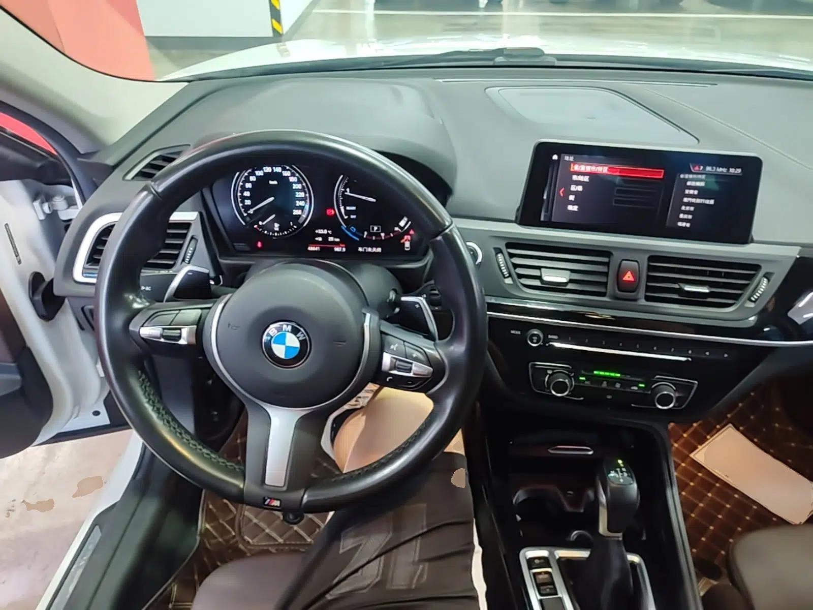 BMW 1 Series 2019 120i Leading Model M Sport Package — миниатюра 13