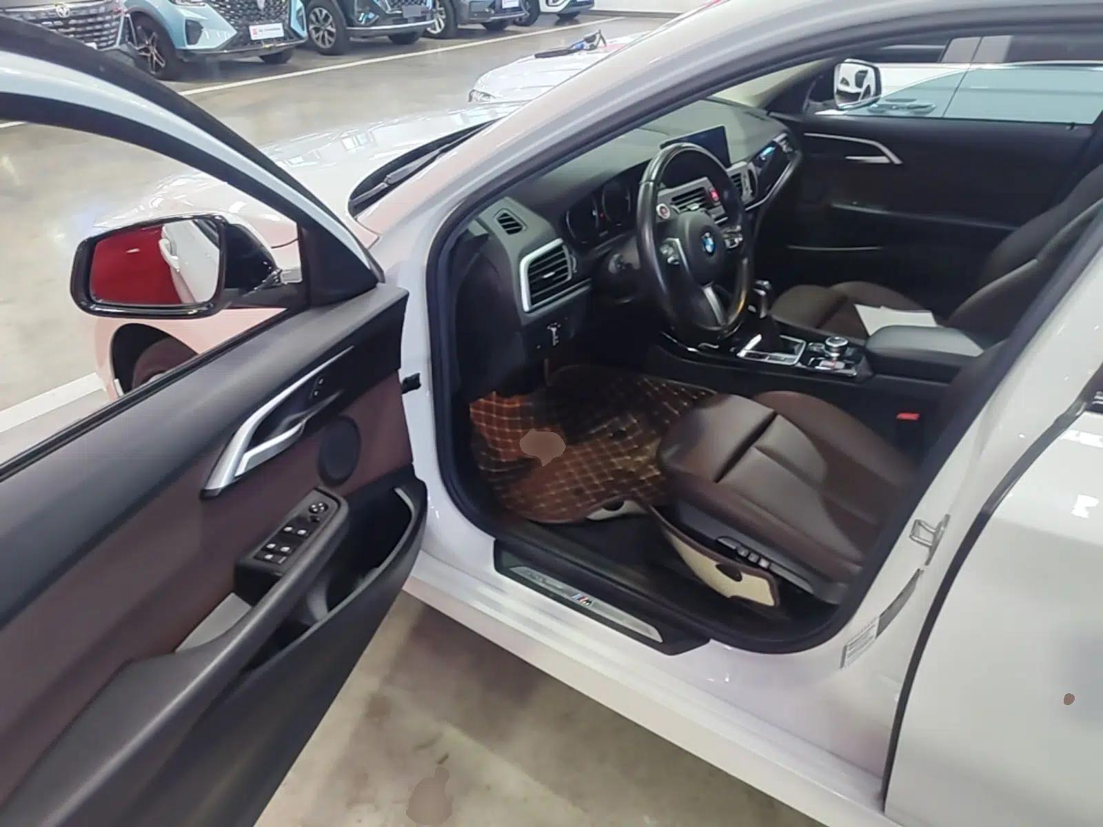 BMW 1 Series 2019 120i Leading Model M Sport Package — миниатюра 18