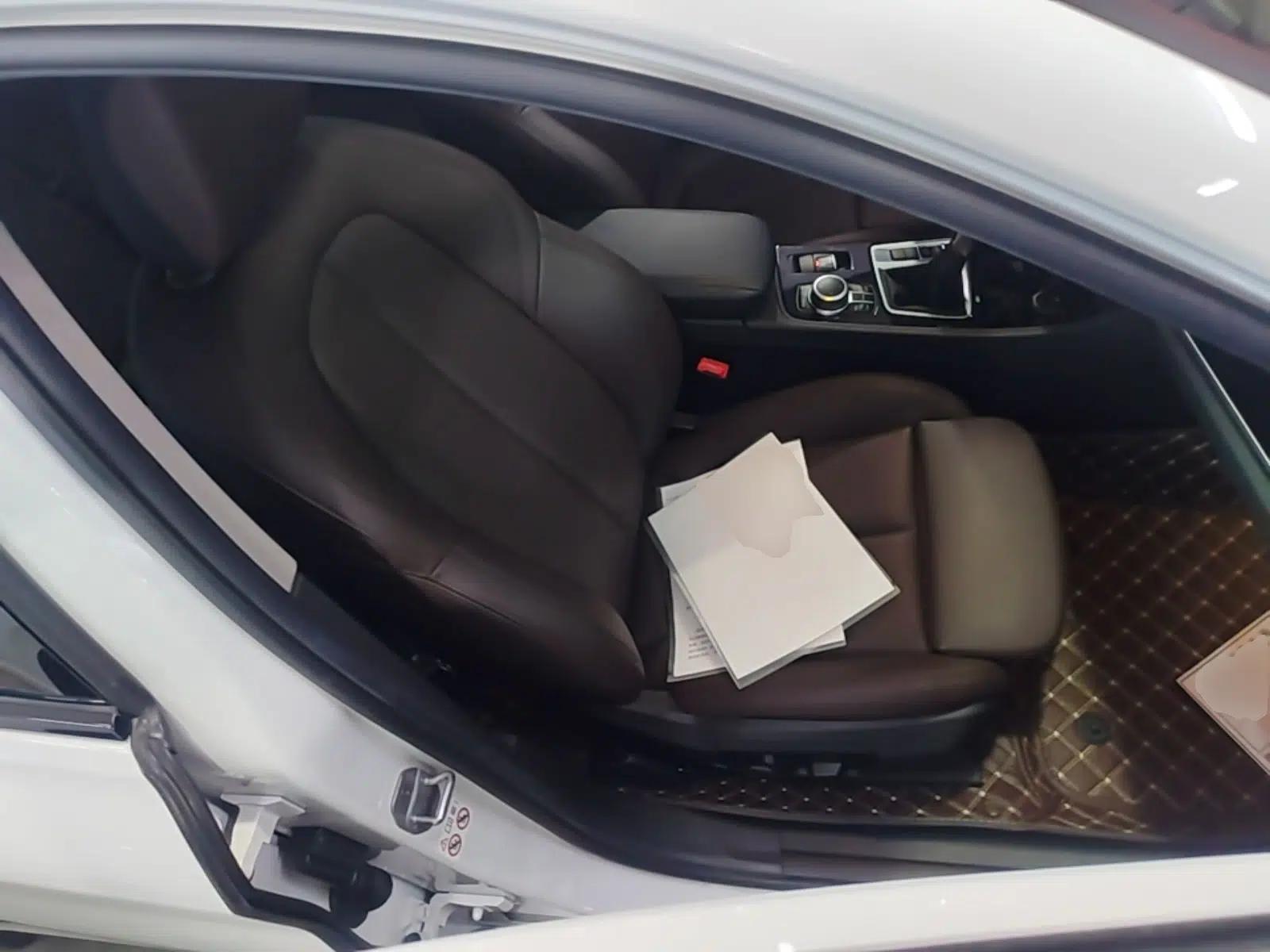 BMW 1 Series 2019 120i Leading Model M Sport Package — миниатюра 19