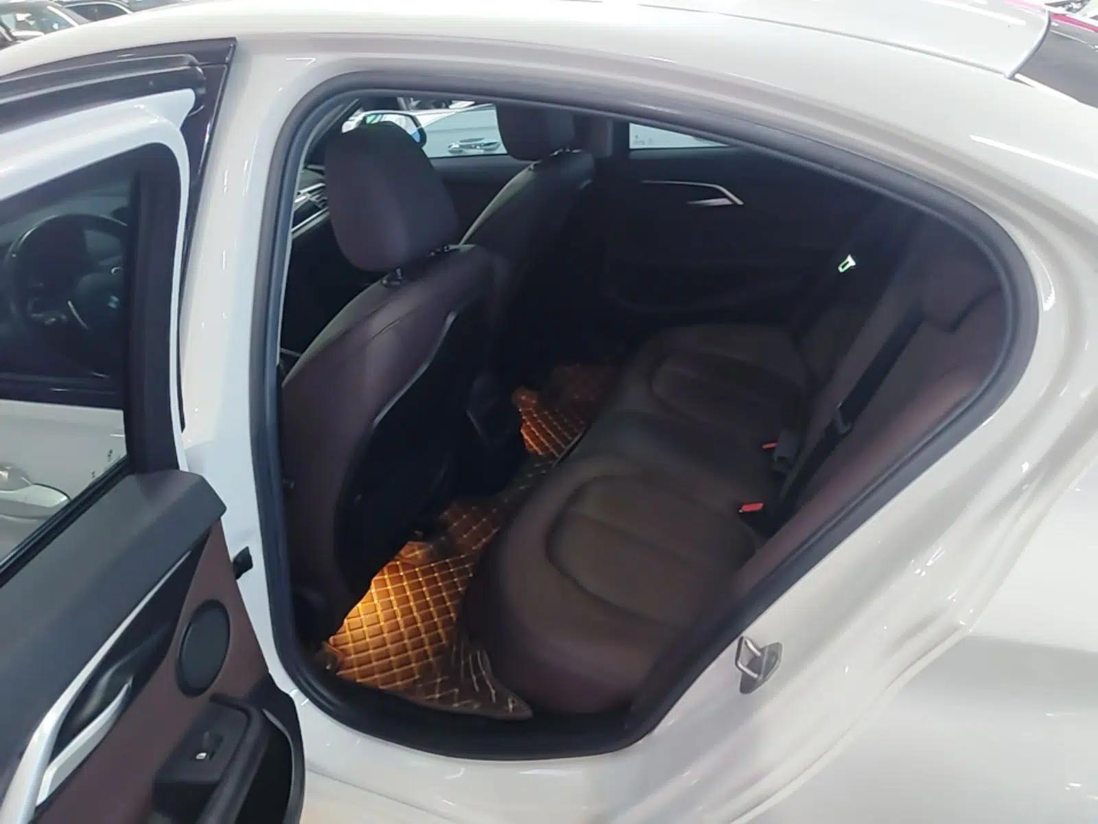 BMW 1 Series 2019 120i Leading Model M Sport Package — миниатюра 20
