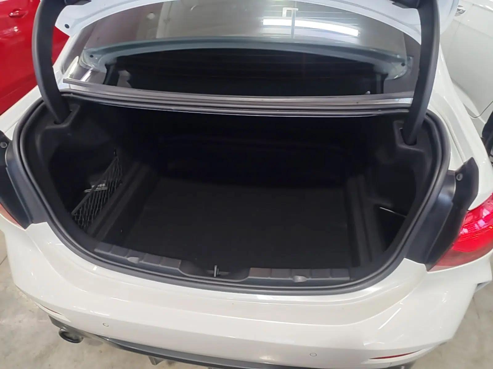 BMW 1 Series 2019 120i Leading Model M Sport Package — миниатюра 22