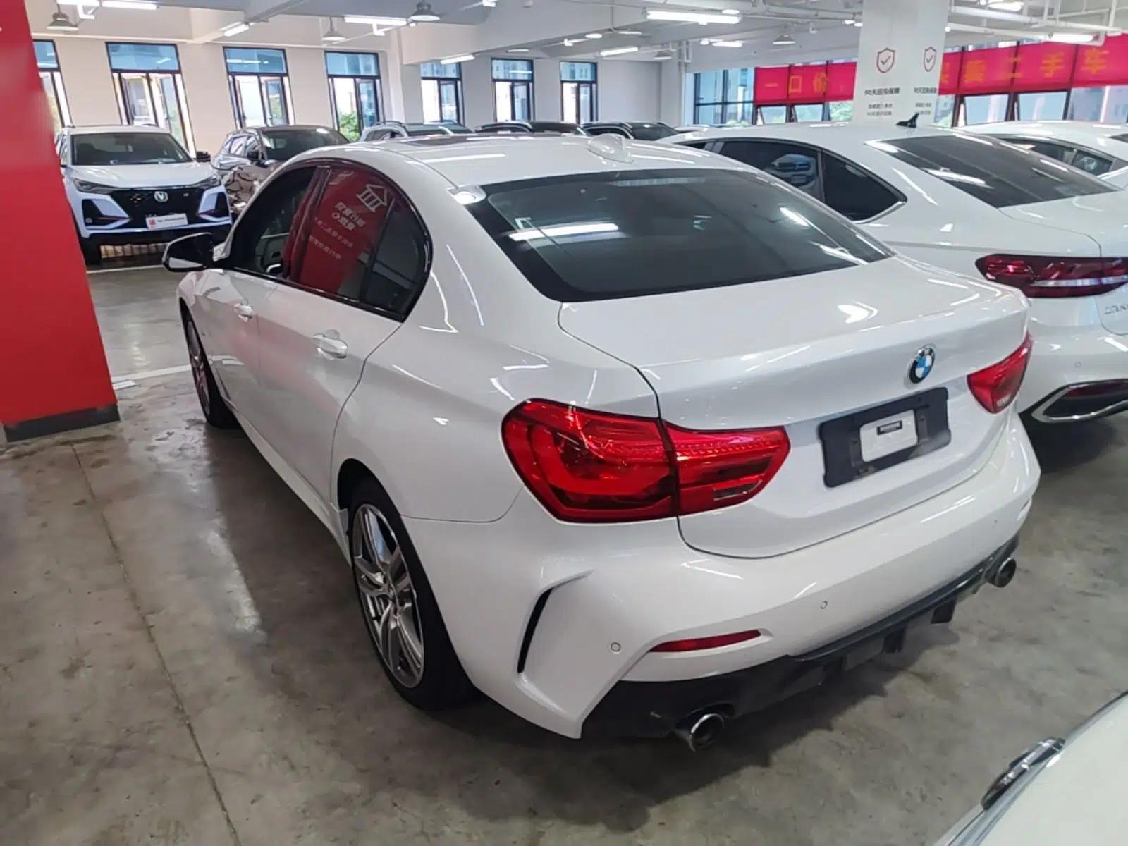 BMW 1 Series 2019 120i Leading Model M Sport Package — миниатюра 4