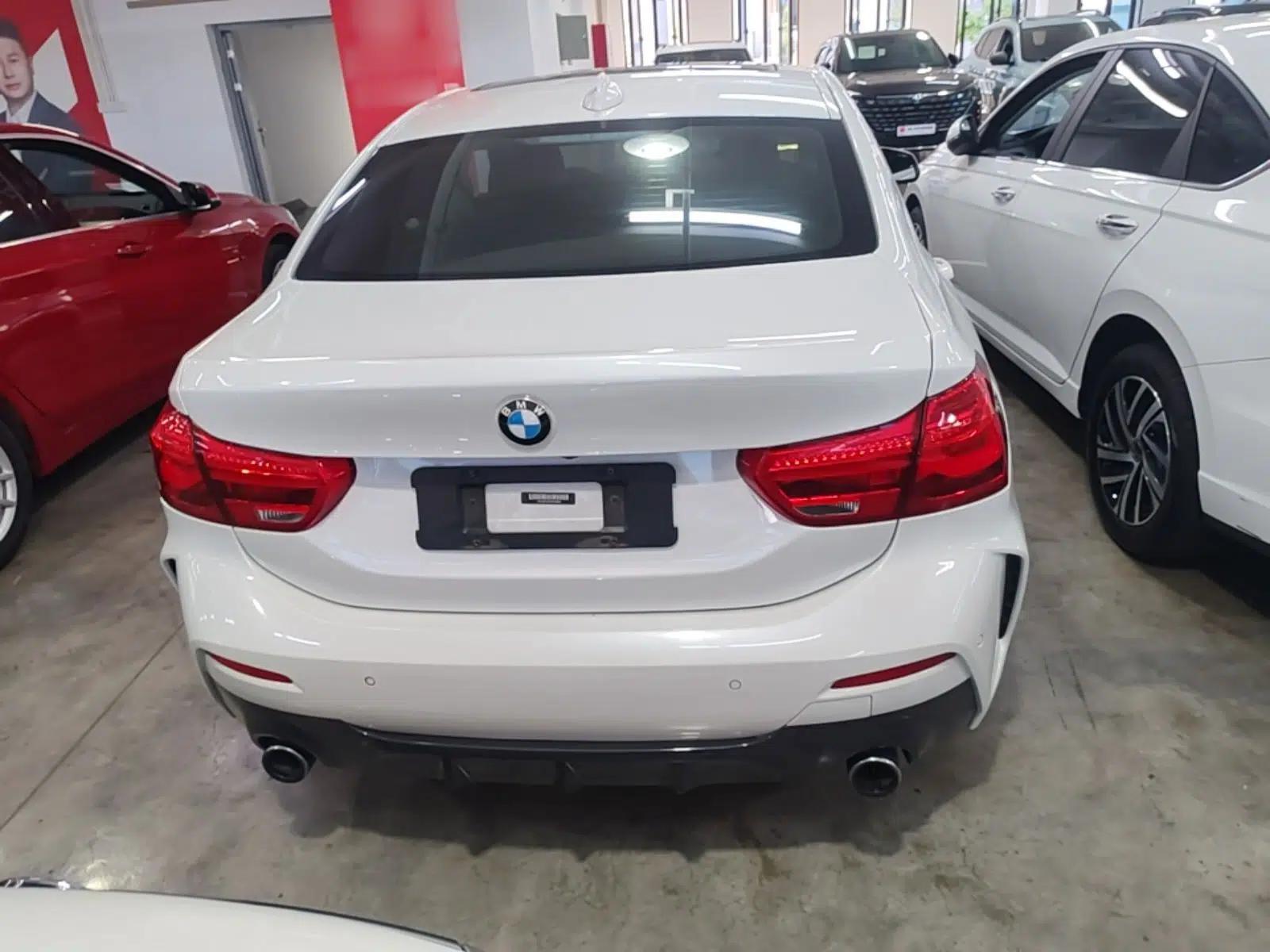 BMW 1 Series 2019 120i Leading Model M Sport Package — миниатюра 5