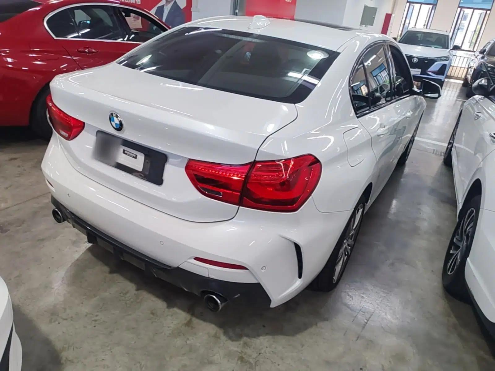 BMW 1 Series 2019 120i Leading Model M Sport Package — миниатюра 6