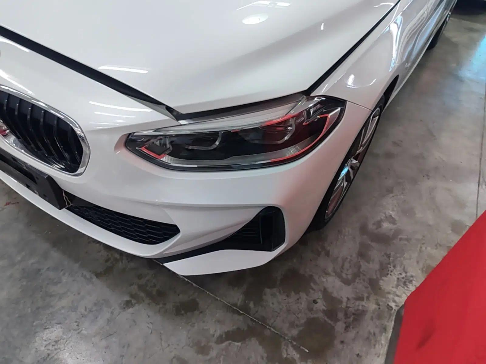 BMW 1 Series 2019 120i Leading Model M Sport Package — миниатюра 8