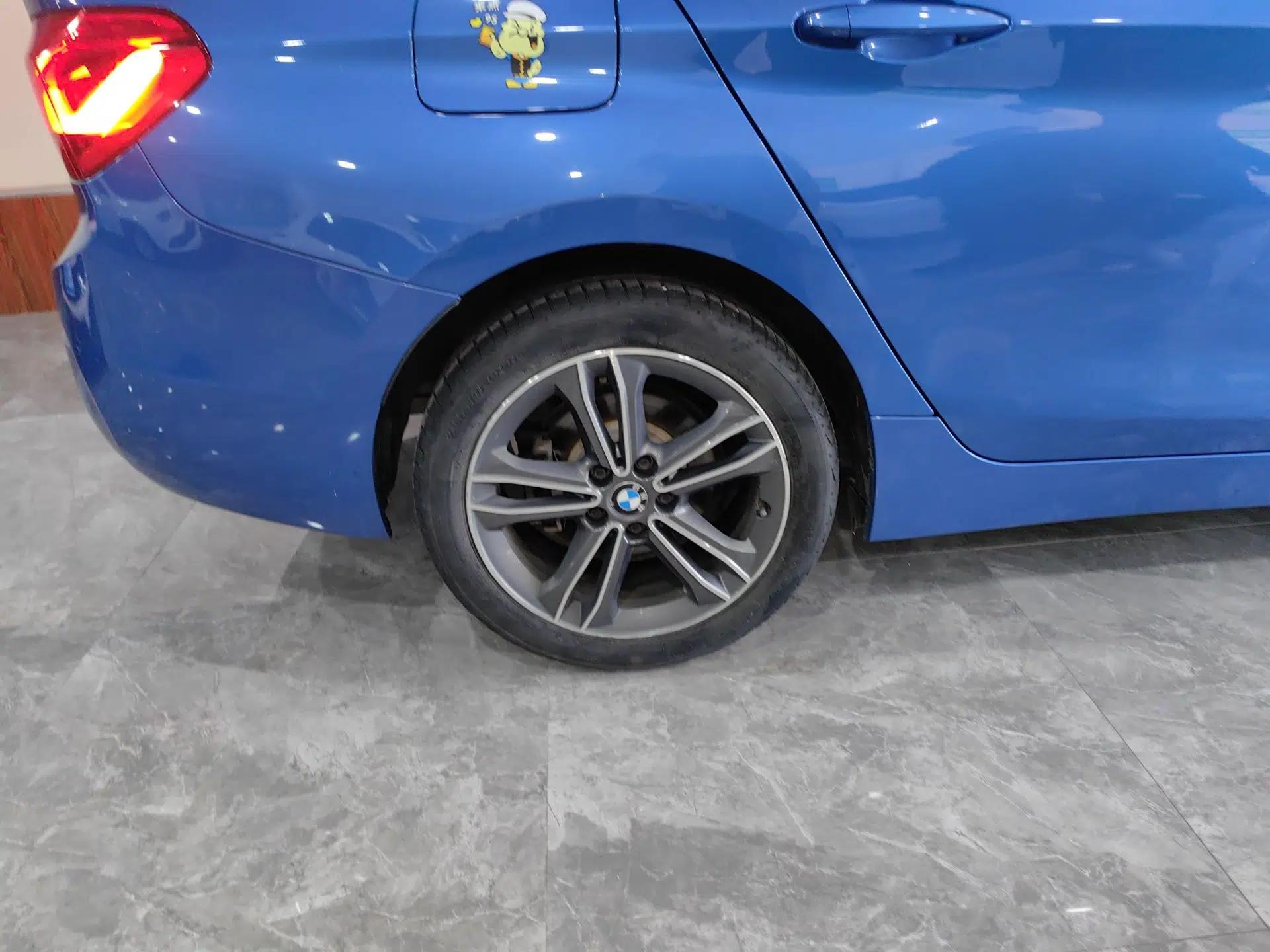 BMW 1 Series 2018 Facelifted 118i Sport Edition — миниатюра 11