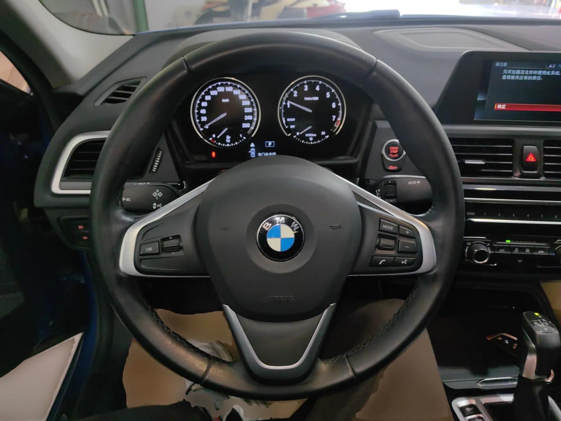 BMW 1 Series 2018 Facelifted 118i Sport Edition — миниатюра 13