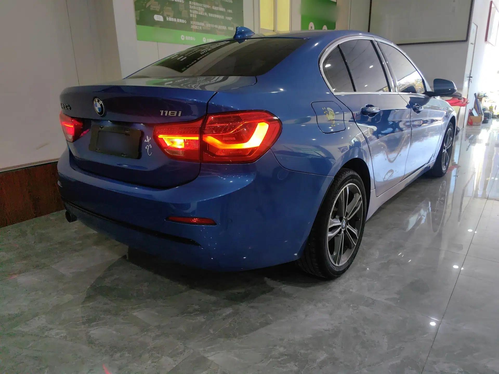 BMW 1 Series 2018 Facelifted 118i Sport Edition — миниатюра 4