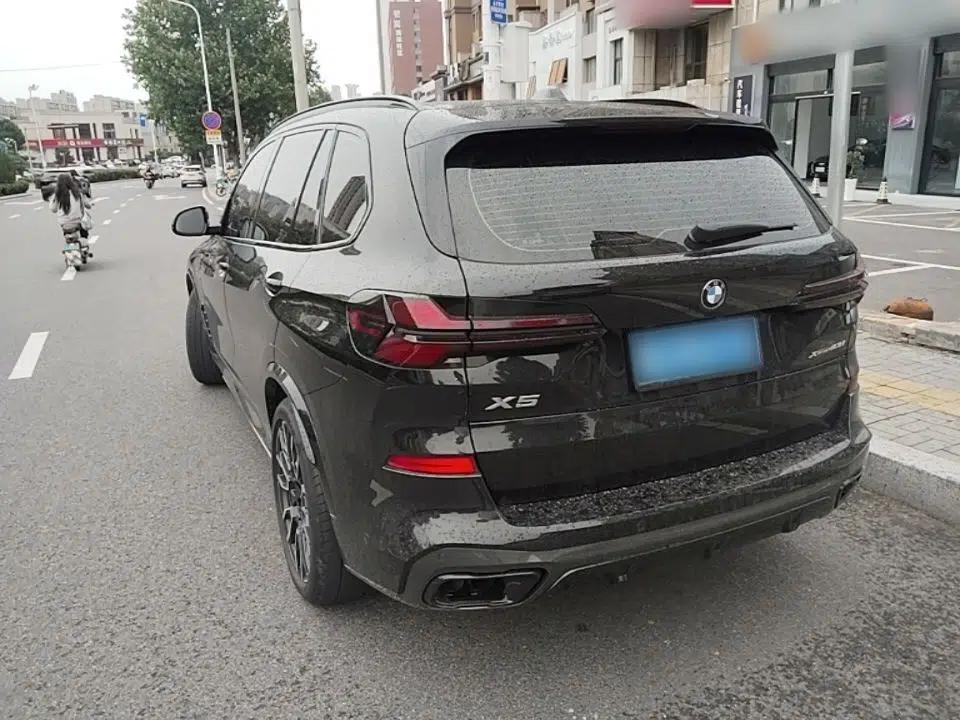 BMW X5 2023 xDrive 40Li M Sport Night Edition Package — миниатюра 13