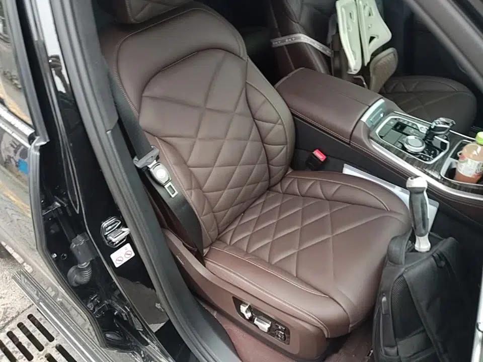 BMW X5 2023 xDrive 40Li M Sport Night Edition Package — миниатюра 24