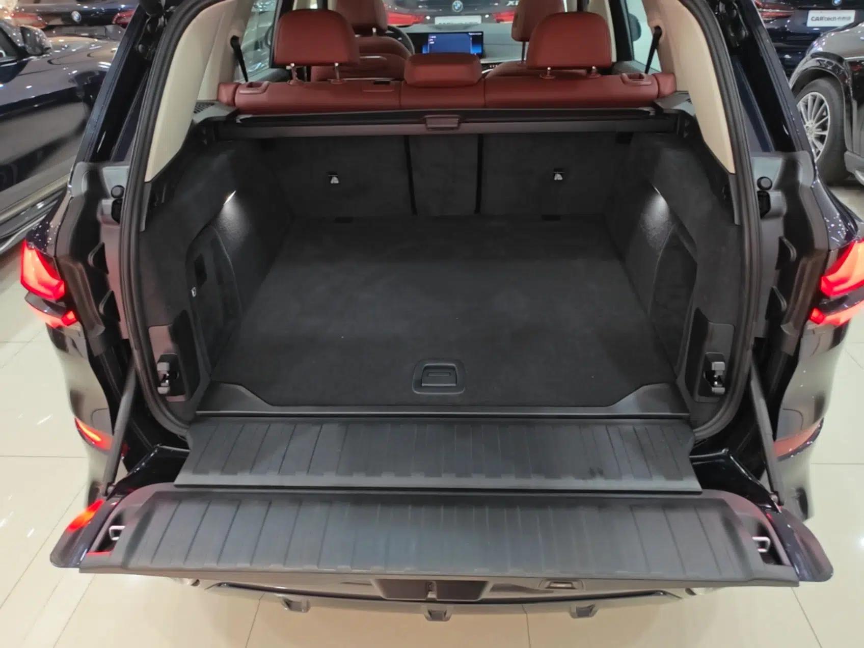 BMW X5 2023 xDrive 30Li Luxury M Sport Night Edition Package — миниатюра 22