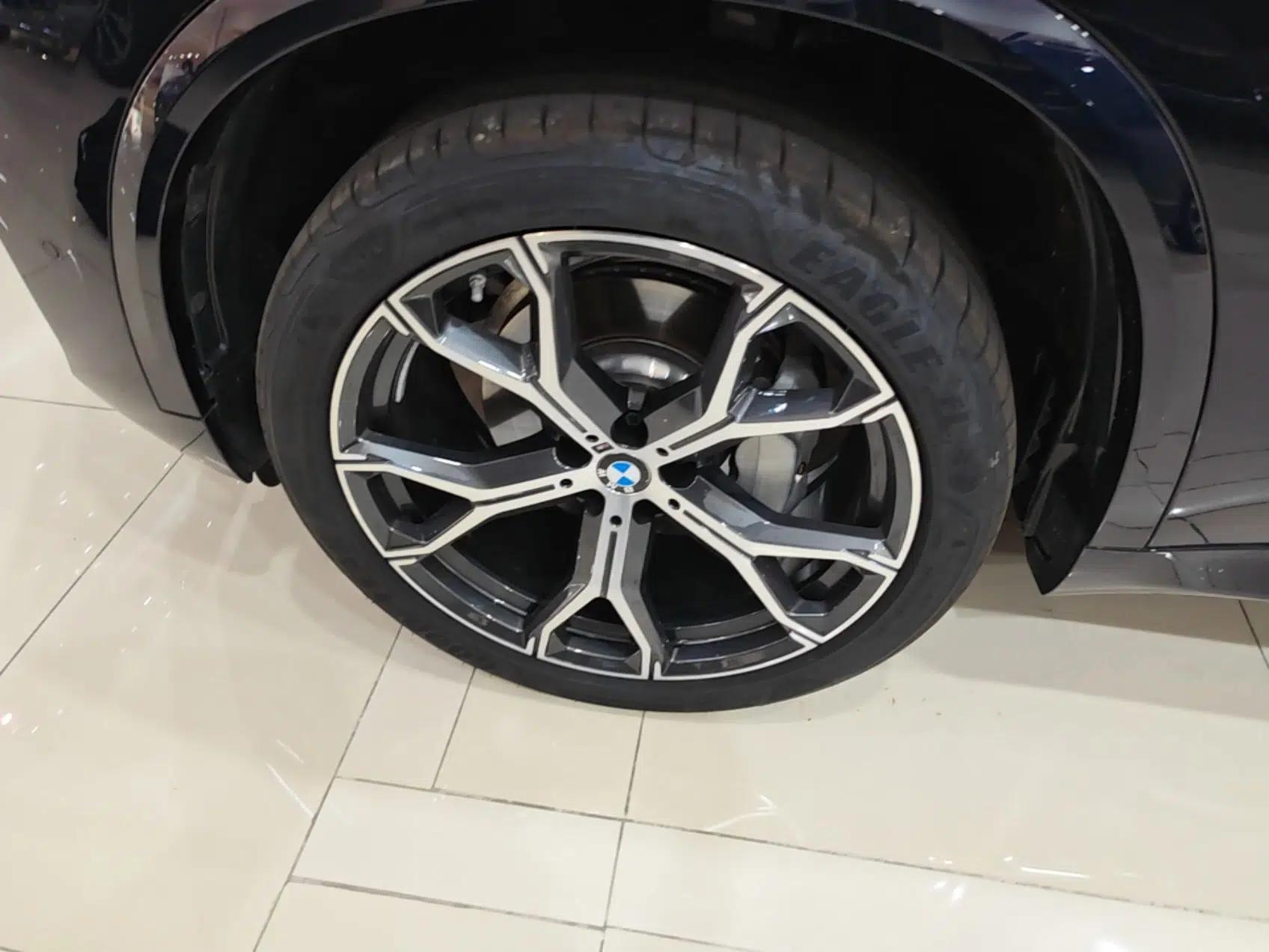 BMW X5 2023 xDrive 30Li Luxury M Sport Night Edition Package — миниатюра 10