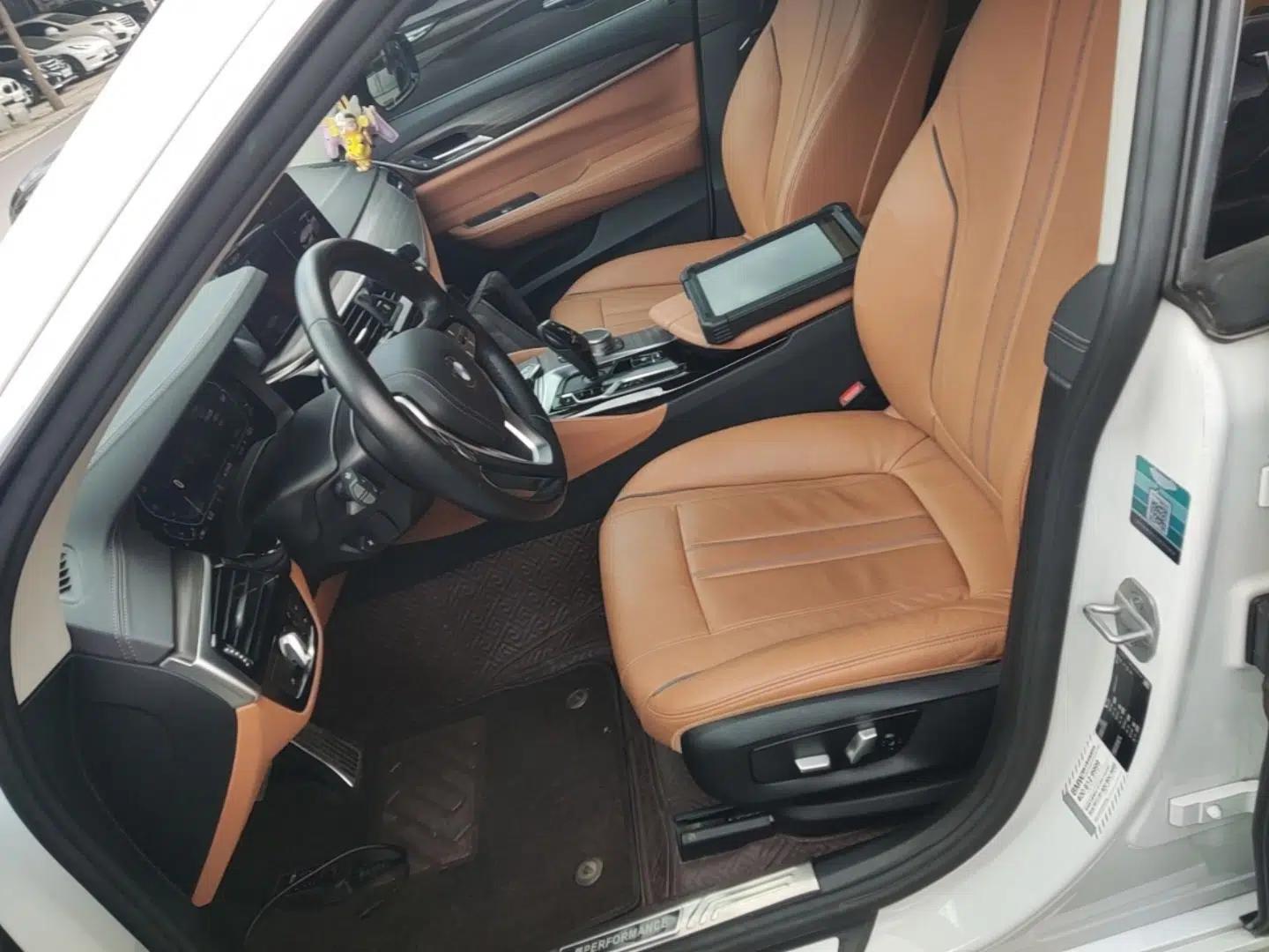 BMW 6 Series GT 2021 630i Luxury Design Package — миниатюра 17
