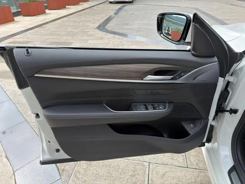 BMW 6 Series GT 2021 630i Luxury Design Package — миниатюра 26