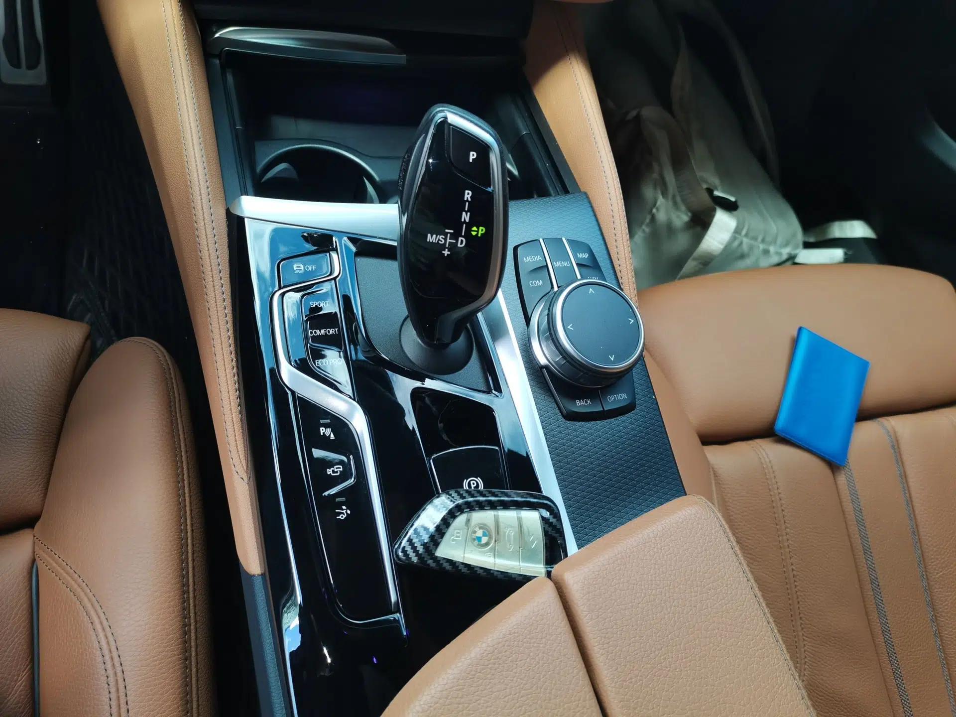 BMW 6 Series GT 2021 630i M Sport Package — миниатюра 14