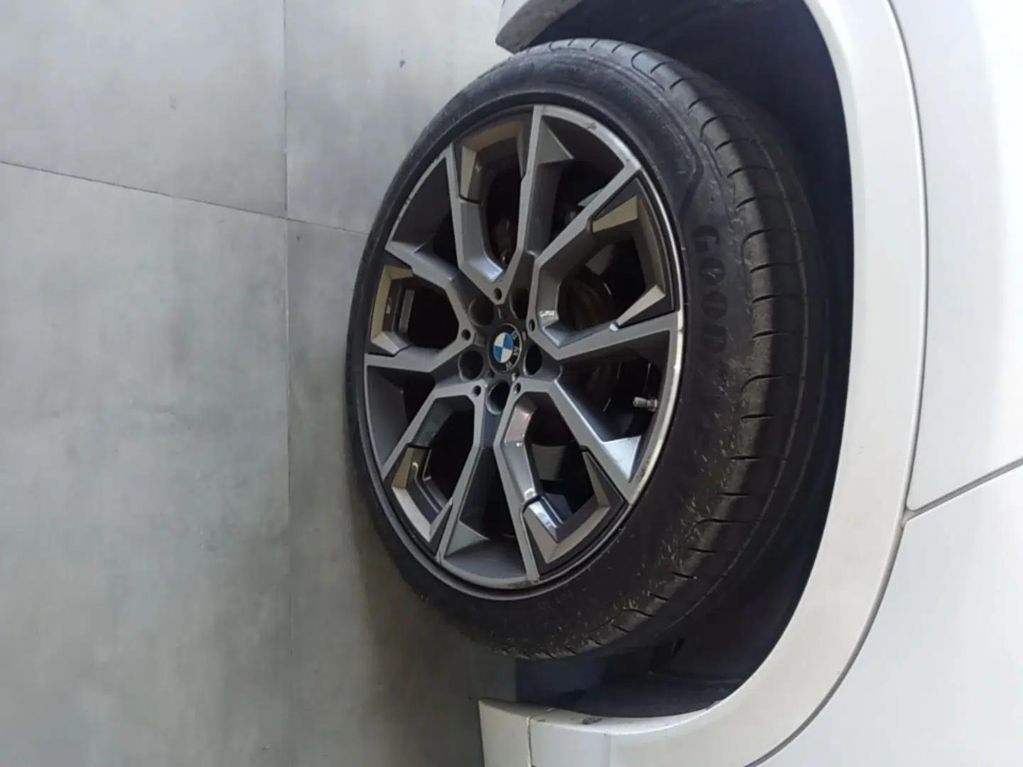 BMW X2 2021 xDrive25i Midnight Edition — миниатюра 11