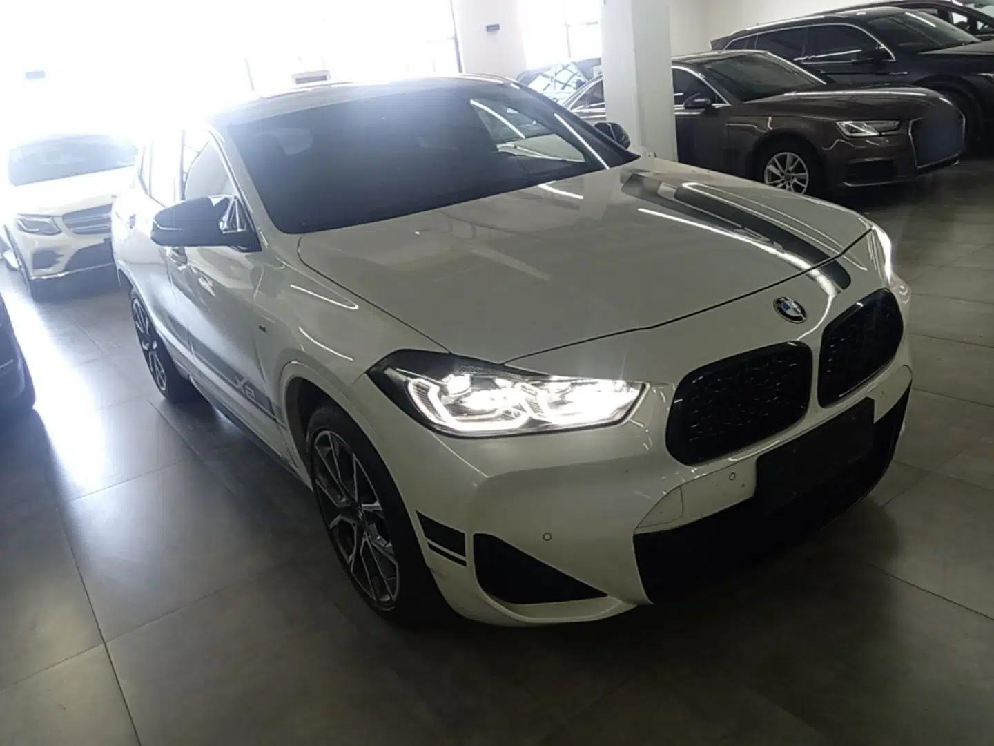 BMW X2 2021 xDrive25i Midnight Edition — миниатюра 3