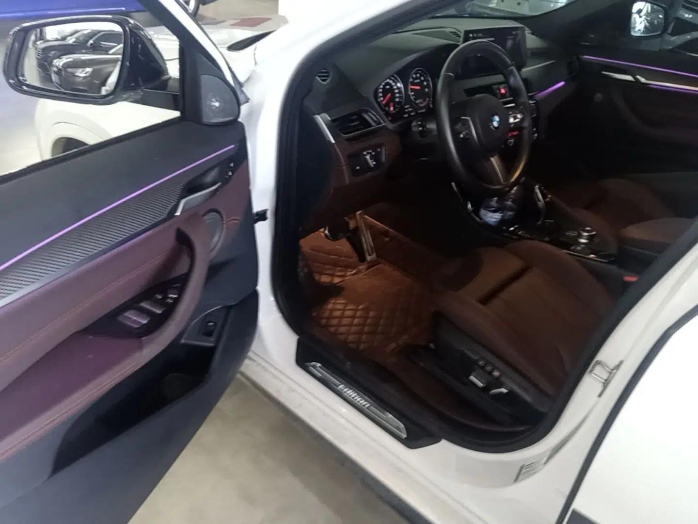 BMW X2 2021 xDrive25i Midnight Edition — миниатюра 23