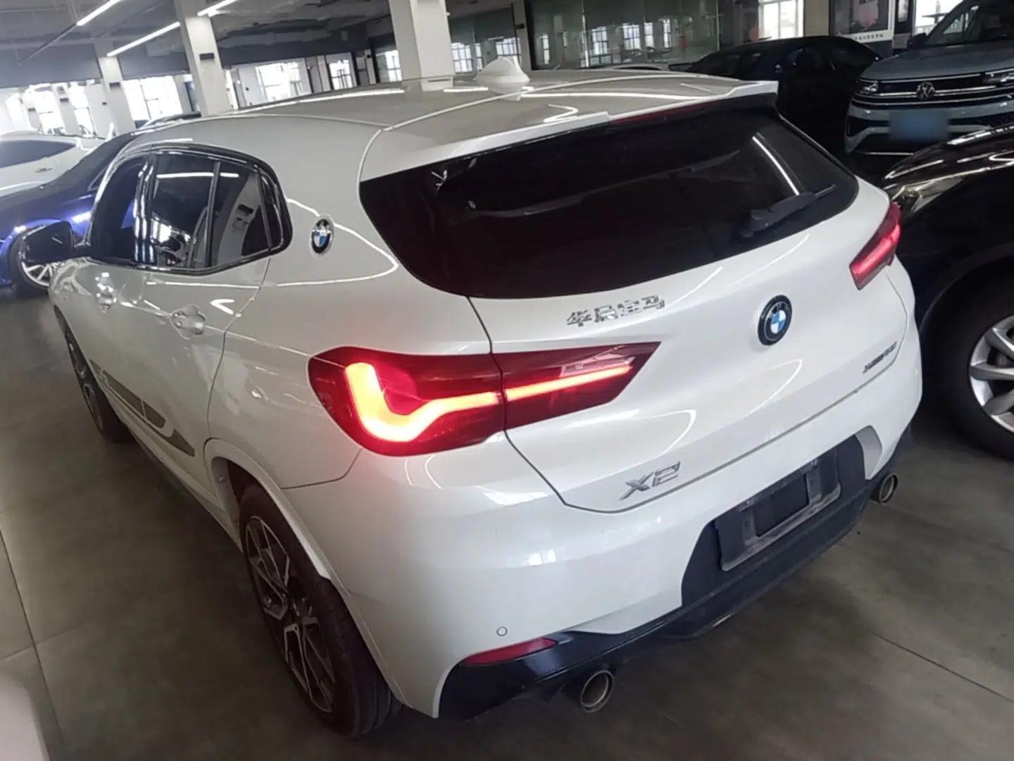 BMW X2 2021 xDrive25i Midnight Edition — миниатюра 4