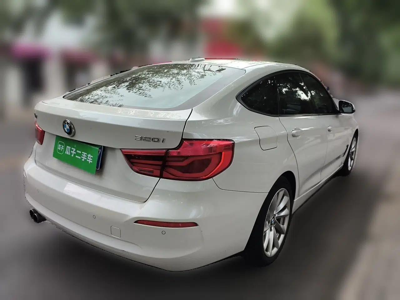 BMW 3 Series GT 2018 320i Sport Edition — миниатюра 6