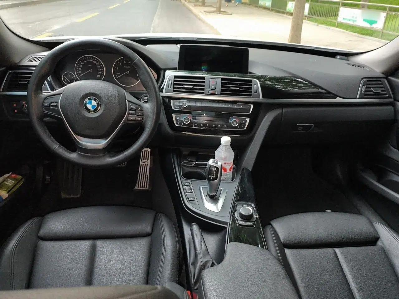 BMW 3 Series GT 2018 320i Sport Edition — миниатюра 9