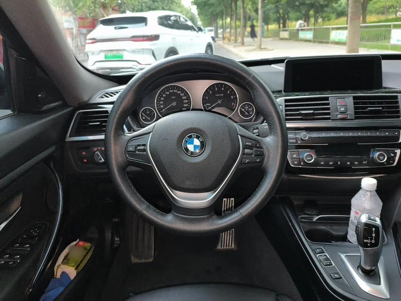 BMW 3 Series GT 2018 320i Sport Edition — миниатюра 10