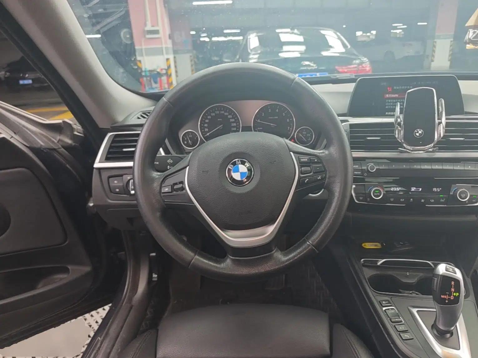 BMW 3 Series GT 2019 320i Sport Edition — миниатюра 21