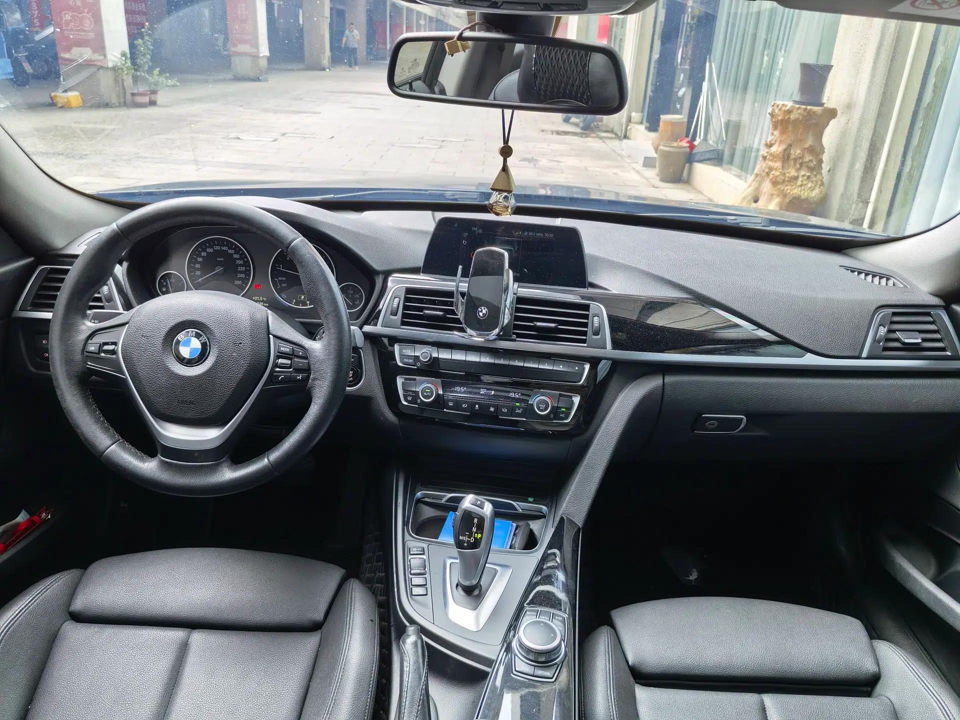 BMW 3 Series GT 2019 320i Sport Edition — миниатюра 37