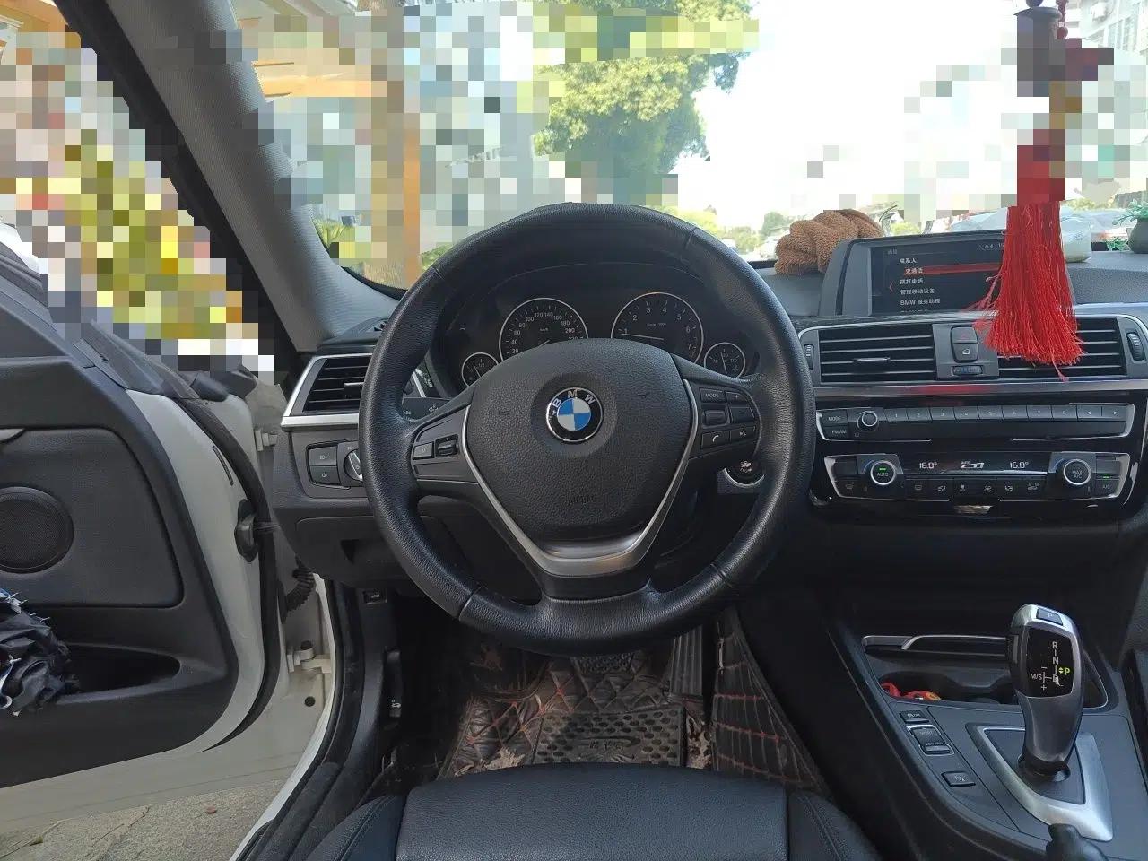 BMW 3 Series GT 2018 320i Sport Edition — миниатюра 10