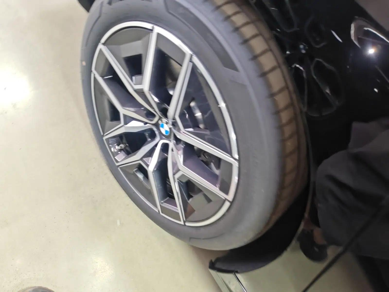 BMW i5 2025 eDrive 40L M Sport Package — миниатюра 11