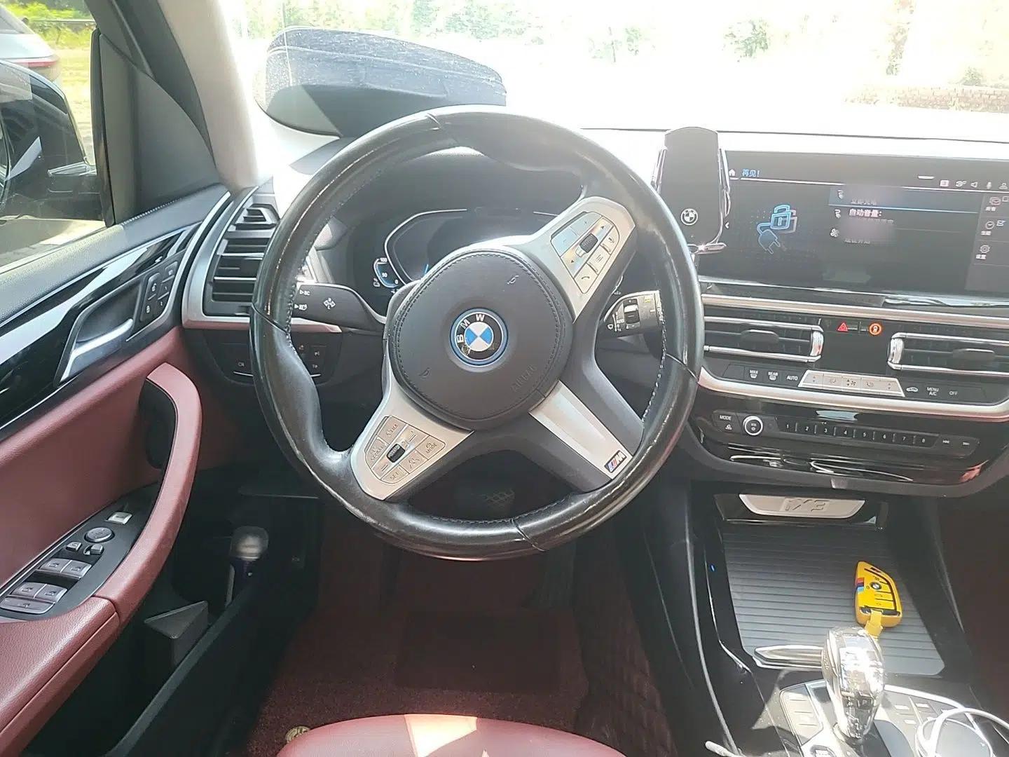 BMW iX3 2022 Updated Leading Version — миниатюра 10