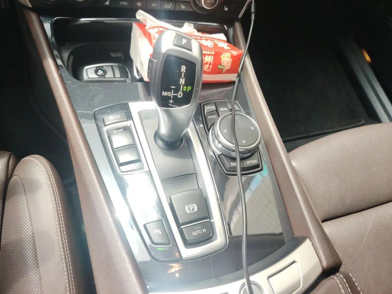 BMW 5 Series GT 2015 528i Luxury Edition — миниатюра 14