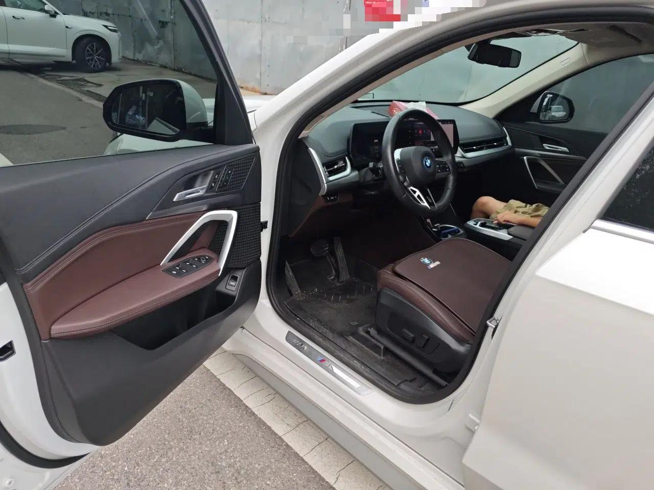 BMW iX1 2023 eDrive25L M Sport Package — миниатюра 16
