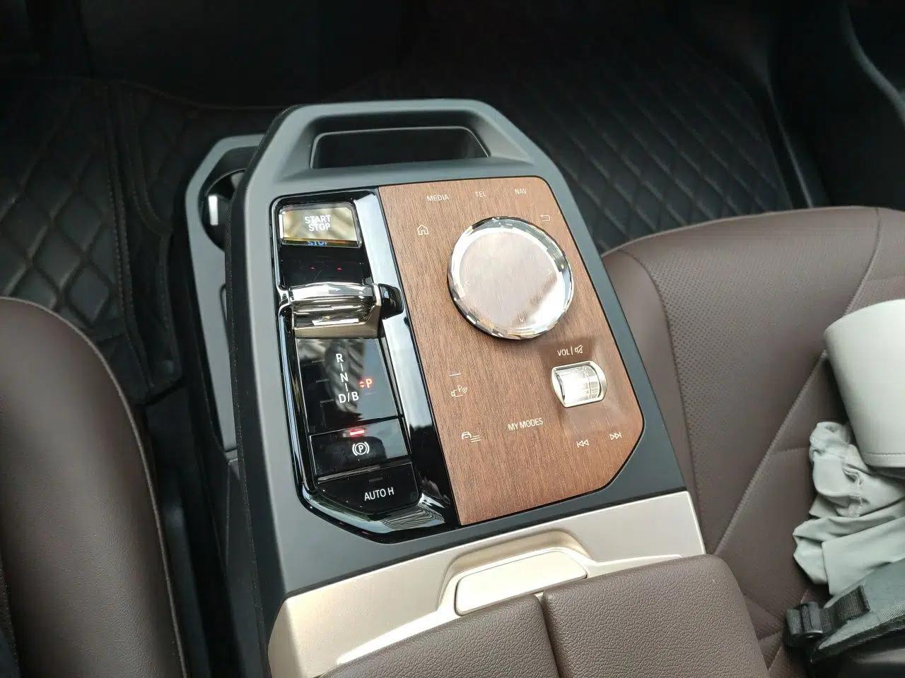 BMW iX 2023 Updated xDrive40 — миниатюра 14