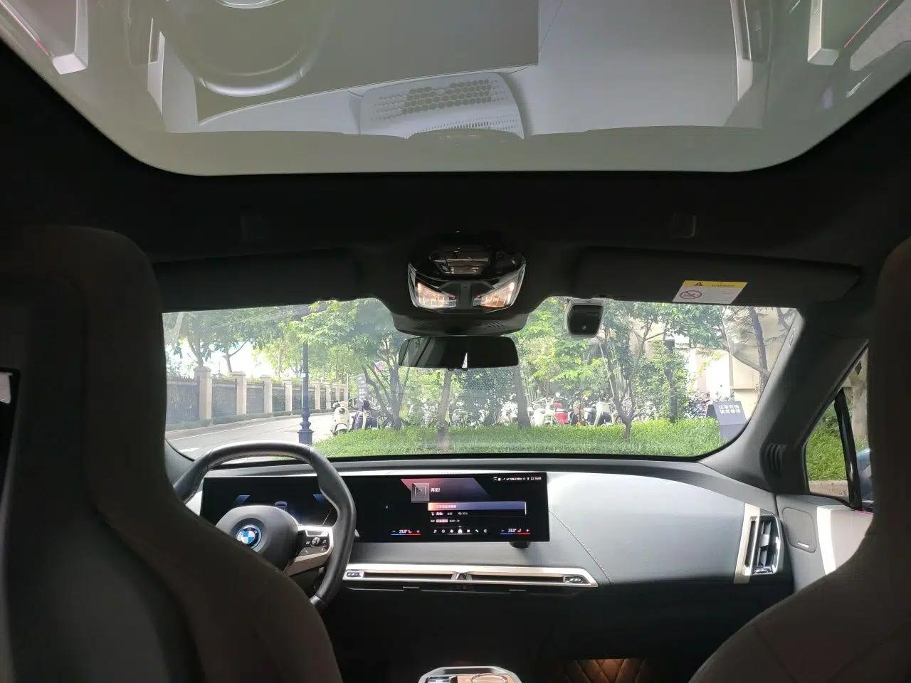 BMW iX 2023 Updated xDrive40 — миниатюра 18