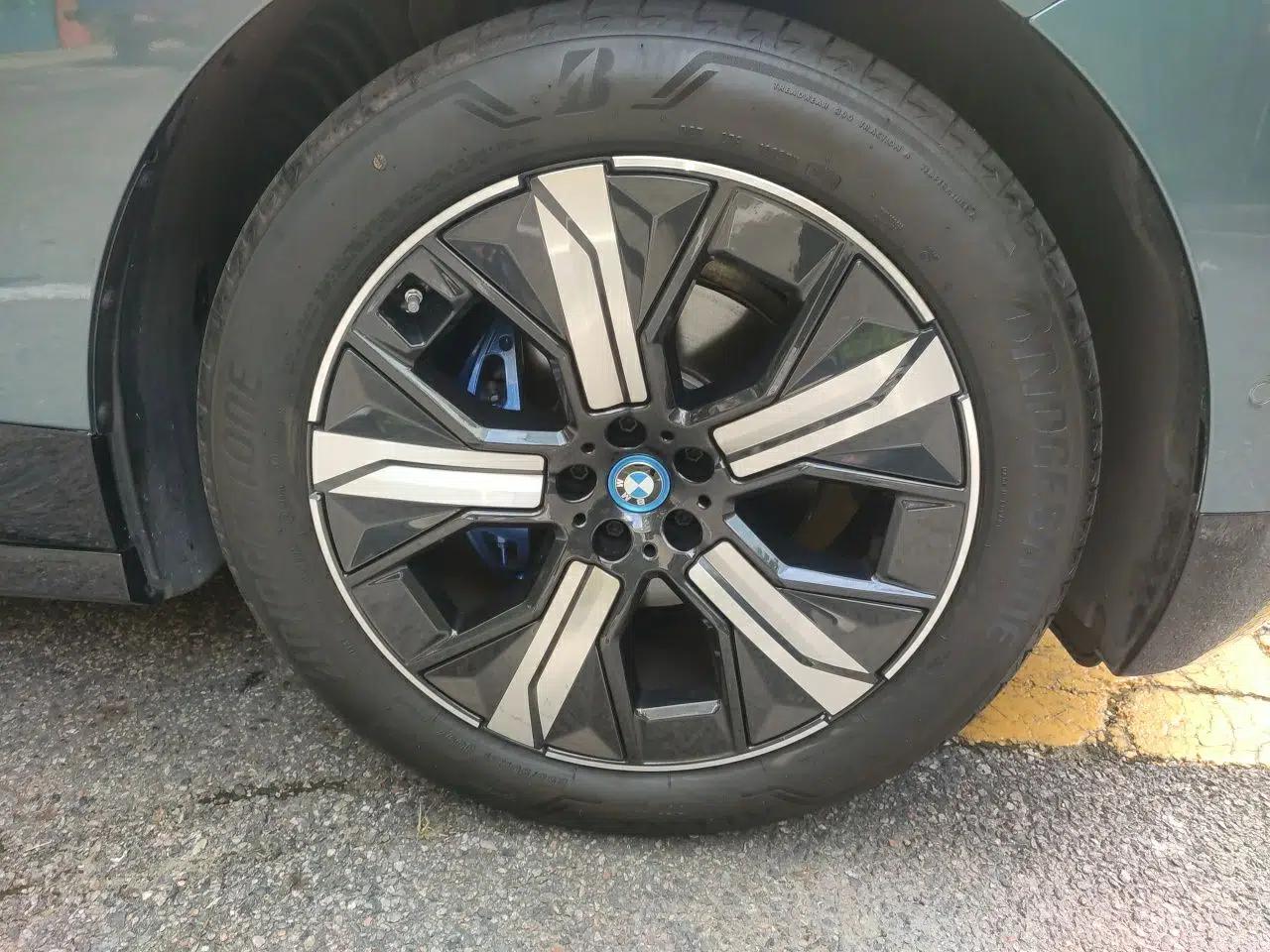 BMW iX 2023 Updated xDrive40 — миниатюра 8